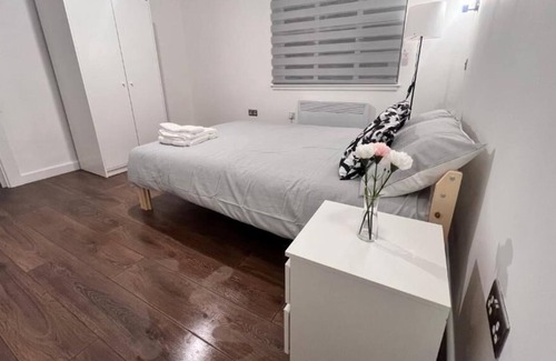 Aylesbury Apartamento | Stylish & Quiet Flat in Aylesbury Centre with Parking