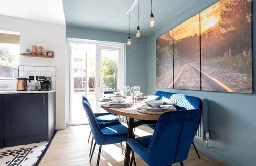 Warrington Casa | Stylish Railway Themed House - Central Warrington