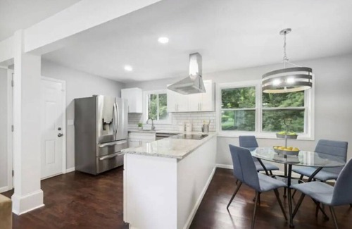 Collier Heights Casa | Stylish RanchPeaceful YetCentral