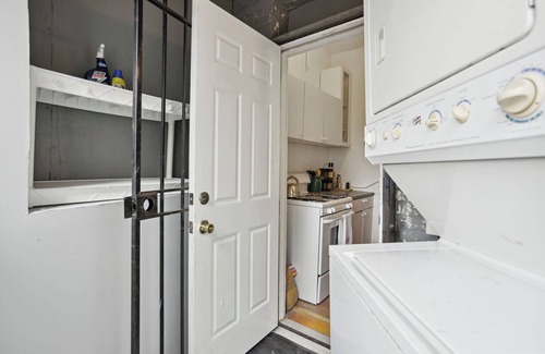 Truxton Circle Casa | Stylish Redbrick 2BR in Heart of DC