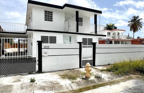 Sabana Abajo Apartamento | Stylish Remodeled 3BR w Yard Near Airport and Beaches