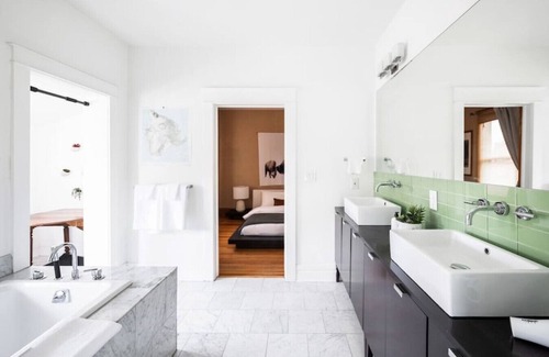 Congress Park Casa | Stylish Remodeled Congress Park Palace I Sleeps 10