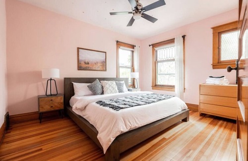 Congress Park Casa | Stylish Remodeled Congress Park Palace I Sleeps 10