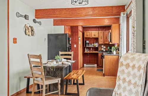 East Stroudsburg Casa | Stylish Renovated Home Open Layout Coffee Bar Near Hiking Waterfalls