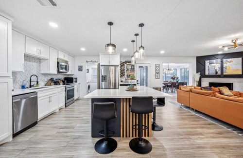 Bedford Casa | Stylish Renovated 4BD in Bedford + Grill!