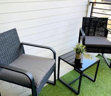 MLK Casa | Stylish Retreat - Close to Downtown - Open Layout