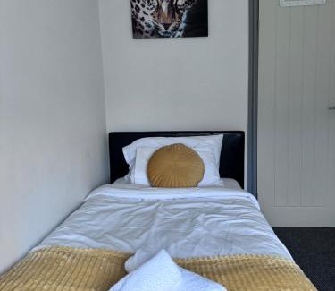 Wallasey Casa | Stylish Retreat near Birkenhead & Liverpool Your Cozy Home Away From Home