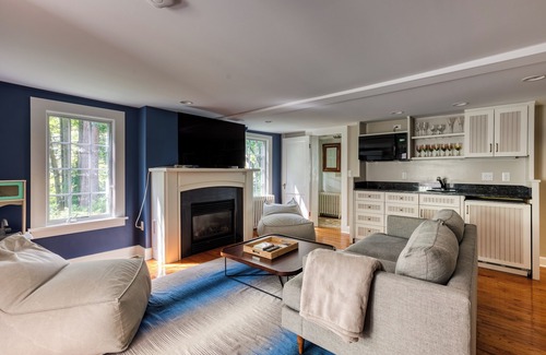 Egremont Casa | Stylish Retreat; Pool & Hot Tub By:Evergreen Home