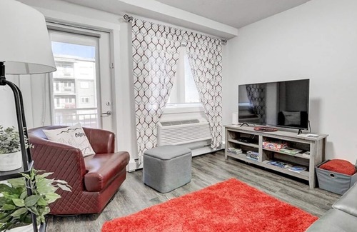 Calgary Apartamento | Stylish Retreat: Self Check-in, Prime Location, & High-speed WiFi🌟