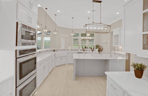 Robstown Casa | Stylish Retreat near Park & Beach-Designer Kitchen
