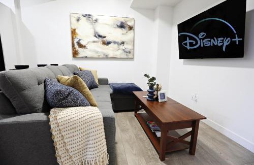 Northwest Edmonton Casa | Stylish Retreat with King Bed, Long Stays, WEM, Disney+