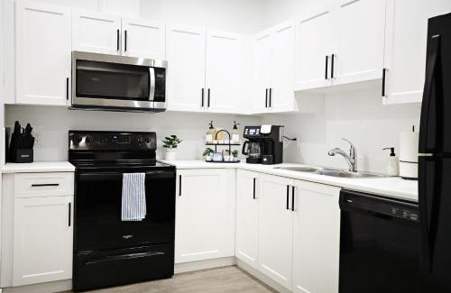 Northwest Edmonton Casa | Stylish Retreat with King Bed, Long Stays, WEM, Disney+