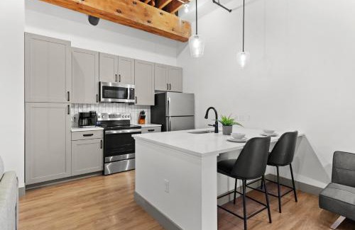 Downtown St. Louis Apartamento | Stylish Riverfront Loft - Steps from the Arch & Nightlife