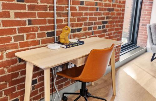 Downtown St. Louis Apartamento | Stylish Riverfront Loft - Steps from the Arch & Nightlife