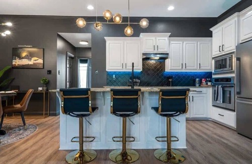 South Baton Rouge Casa | Stylish & Romantic Home, Long-term friendly, King