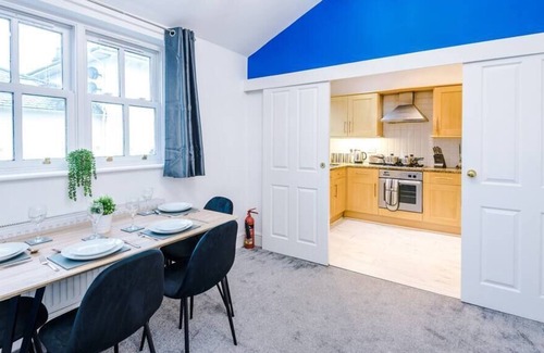Whitnash Apartamento | Stylish Royal Leamington Gem - Parking