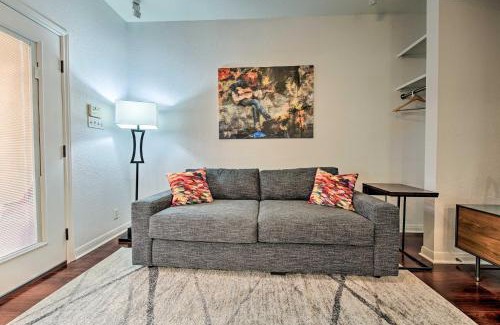 Alta Vista Apartamento | Stylish San Antonio Apt with Patio Near River Walk!