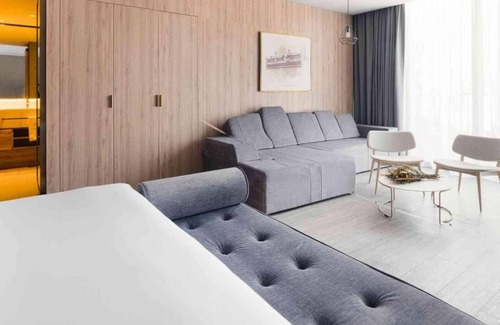 Hipódromo Hotel | Stylish Sanctuary: Pet-Friendly Retreat with Spa & Shuttle Service!