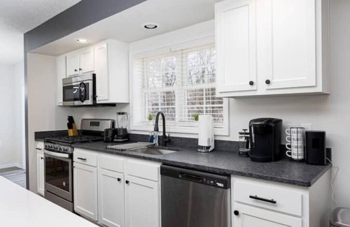 Grove City Casa | Stylish Sanctuary in Grove City