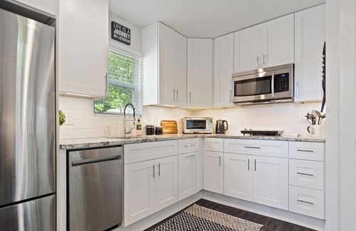 Cabbagetown Casa | Stylish Sanctuary | Tiny Luxury in a Hip Area