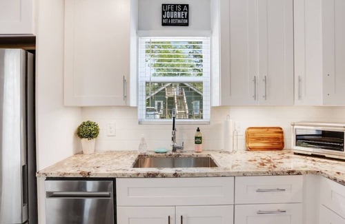 Cabbagetown Casa | Stylish Sanctuary | Tiny Luxury in a Hip Area
