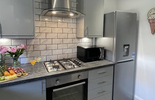 Perth Casa | Stylish Scottish House with garden and parking