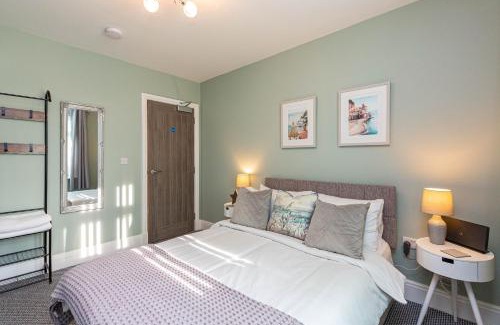Bare Apartamento | Stylish Seafront Apartment - Sleeps 6 - Gateway to the Lakes