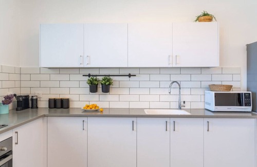 Nahariya Apartamento | Stylish Seaside Escape with Balcony
