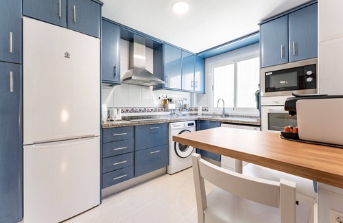 Torrequebrada Chalet De Esquí | Stylish Seaview Townhouse: 3BR, Pool, 4 Terraces,