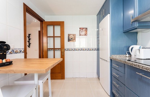 Torrequebrada Chalet De Esquí | Stylish Seaview Townhouse: 3BR, Pool, 4 Terraces,