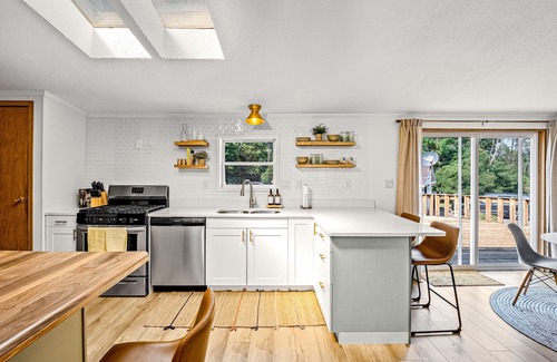 Arkdale Casa | Stylish, secluded retreat with large deck & nature views - near parks & golf