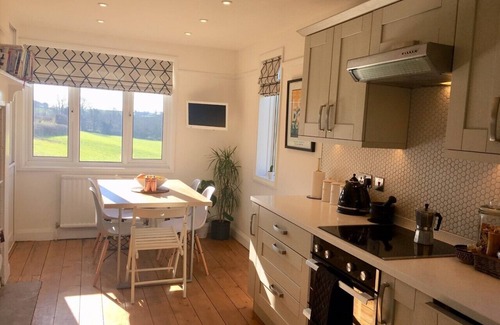 Bude Casa | Elegante casa de autoservicio en una posición idílica - Stratton, Bude - ALQUILER DE SURF GRATIS