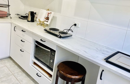 Pymble Casa | Stylish Self-Contained Guesthouse 5 mins to Trains