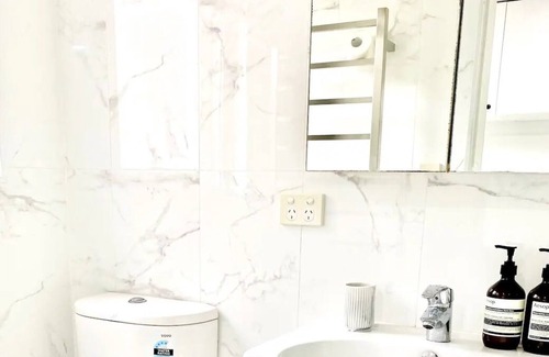 Pymble Casa | Stylish Self-Contained Guesthouse 5 mins to Trains