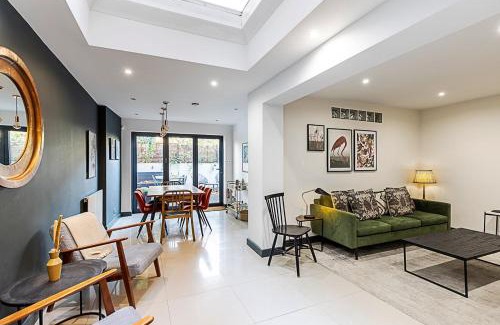Addison Apartamento | Stylish Shepherd's Bush Flat w/Patio