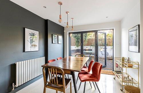 Addison Apartamento | Stylish Shepherd's Bush Flat w/Patio