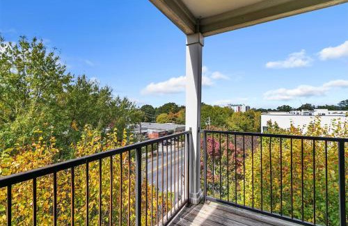 West End Apartamento | Stylish Sky Lofts Condo in Historic West End condo