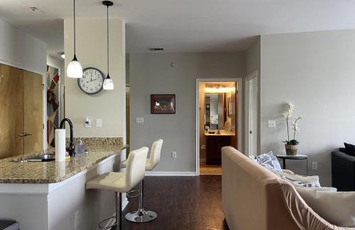 West End Apartamento | Stylish Sky Lofts Condo in Historic West End condo