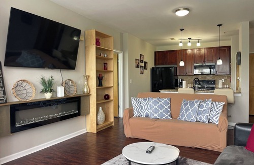 West End Condominio | Stylish Sky Lofts Condo in Historic West End