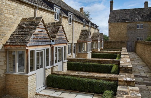 Southrop Cabaña | Stylish Southrop Stay | Boutique Countryside Base