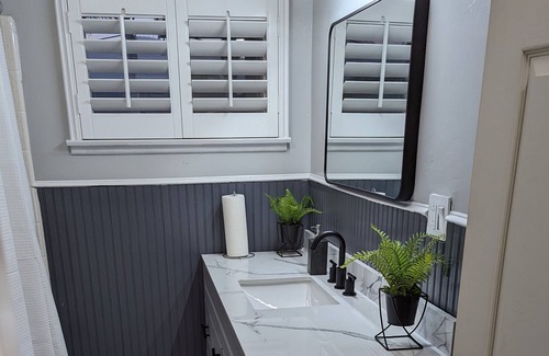 Santa Paula Casa | Stylish & Spacious 2 Bed Home near Ventura Beach