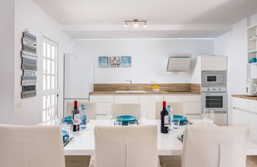 Costa Adeje Villa | Elegante espaciosa vivienda vacacional de 3 dormitorios en La Caleta Costa Adeje