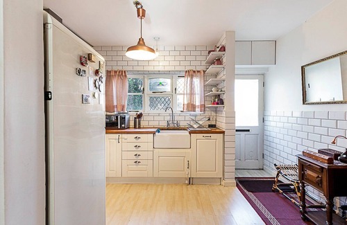 Bow West Casa | Stylish & Spacious 3-Bed Home in Vibrant Bow