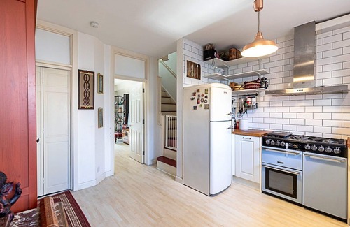 Bow West Casa | Stylish & Spacious 3-Bed Home in Vibrant Bow