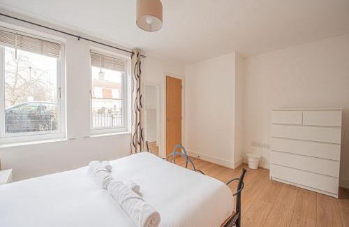 Queen's Park Apartamento | Stylish Spacious 3 Bed Home 5min walk from station