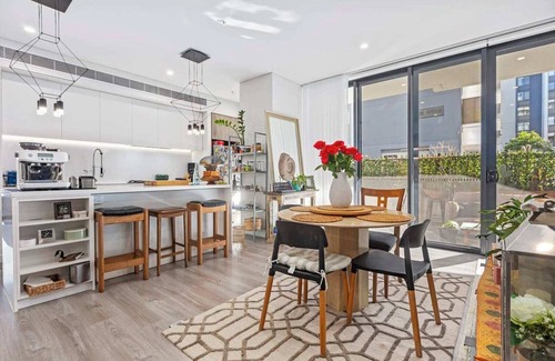 Lidcombe Apartamento | Stylish & Spacious 3BR Apt