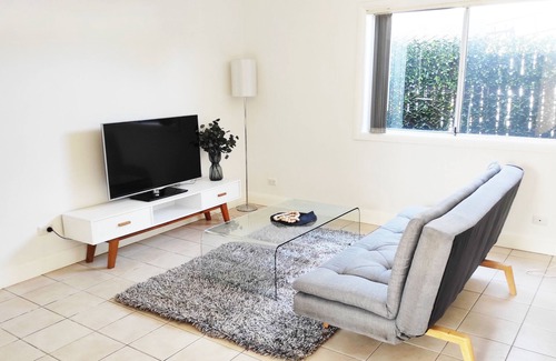 Auburn Casa | ♥️Stylish Spacious Bright 3 Bedroom House🐾PetFriendly✅🅿️Near ANZ Stadium DFO