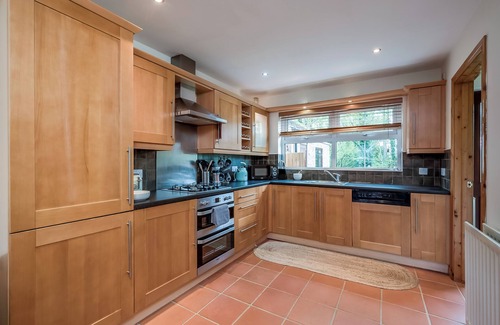 Lisburn Casa | Stylish & spacious entire 3+1BR house in Lisburn(near Belfast)with parking
