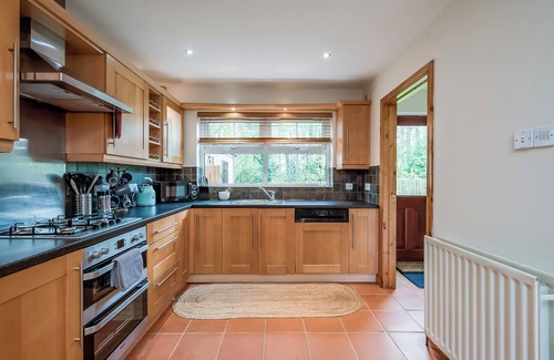 Lisburn Casa | Stylish & spacious entire 3+1BR house in Lisburn(near Belfast)with parking