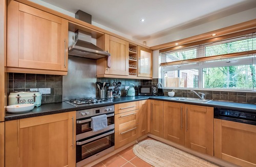 Lisburn Casa | Stylish & spacious entire 3+1BR house in Lisburn(near Belfast)with parking
